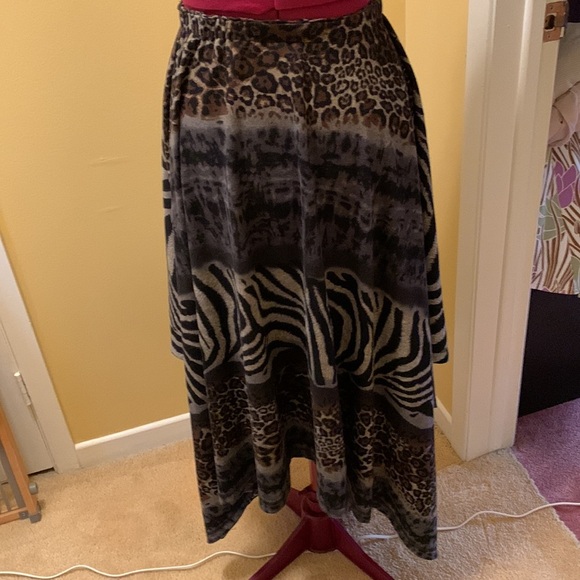 Marallis Collection top/skirt in animal print - Picture 6 of 11